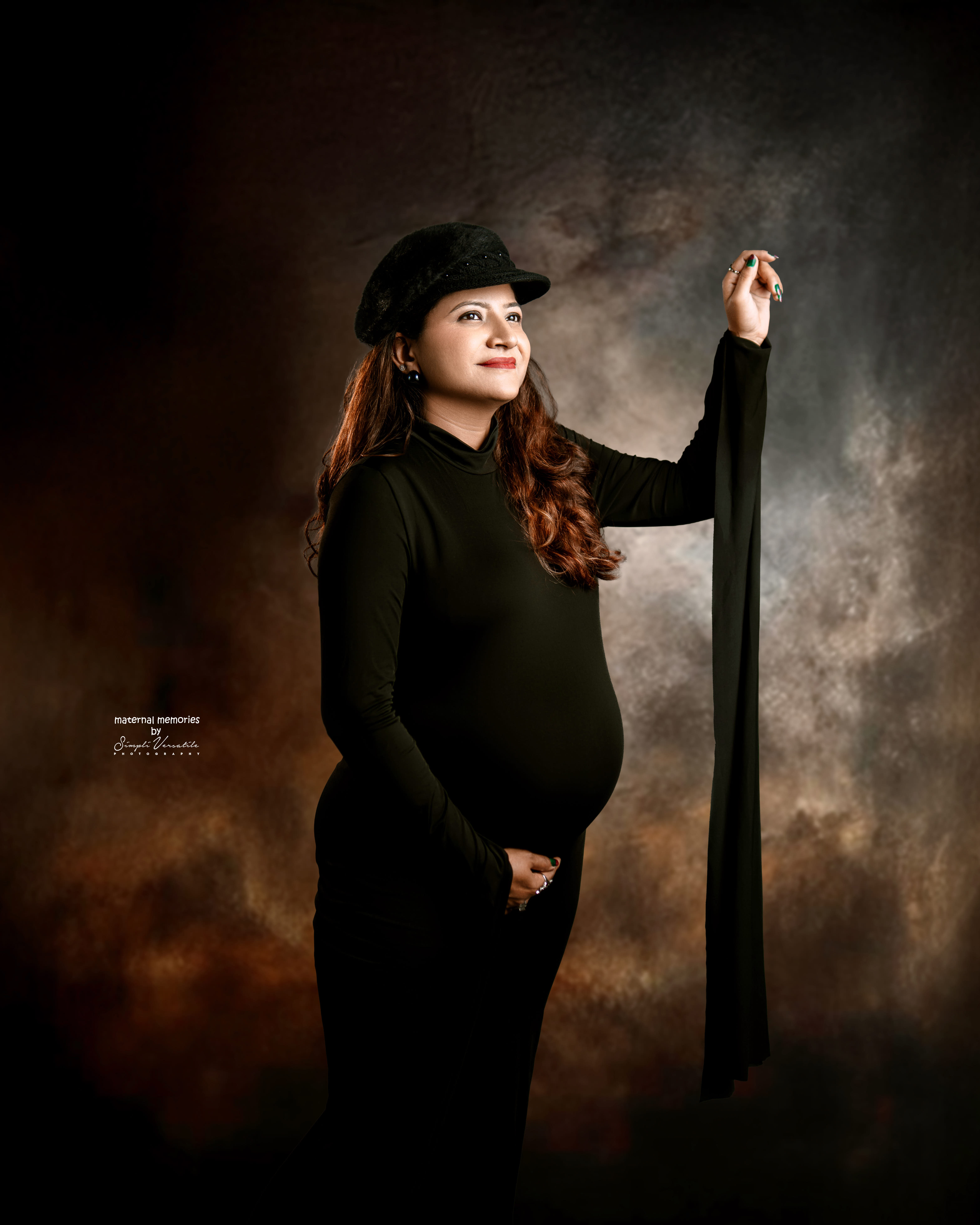 Artistic black and white maternity portrait
